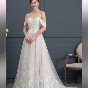 JJ’s House Off Shoulder A Line/Ball Gown Wedding Dress Size 6 in Ivory